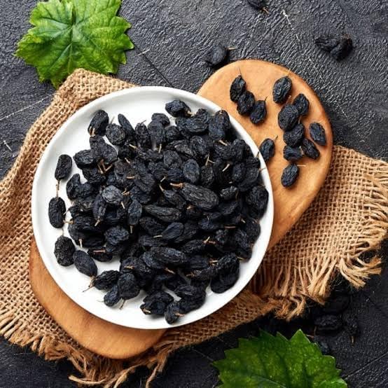 Dikshika Dry Fruits Premium Black Raisins - 250 g | Kali Kishmish | Munakka Dry Fruits | Naturally Sweet and Tasty | Pure Seedless Kismis Raisins | Healthy Snacks | Kali Draksh